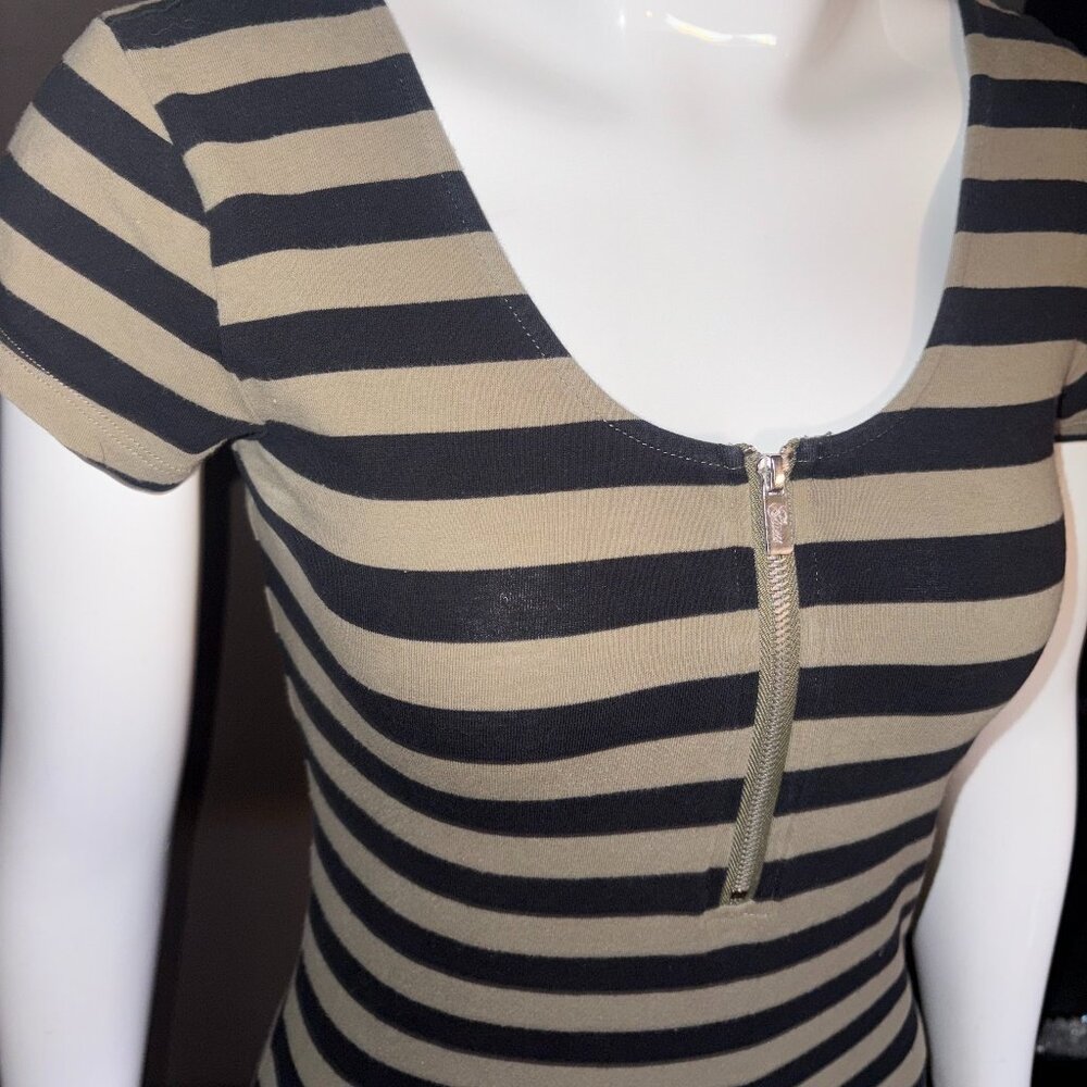 Vintage Guess Green and Black Striped Fitted T with Zipper M